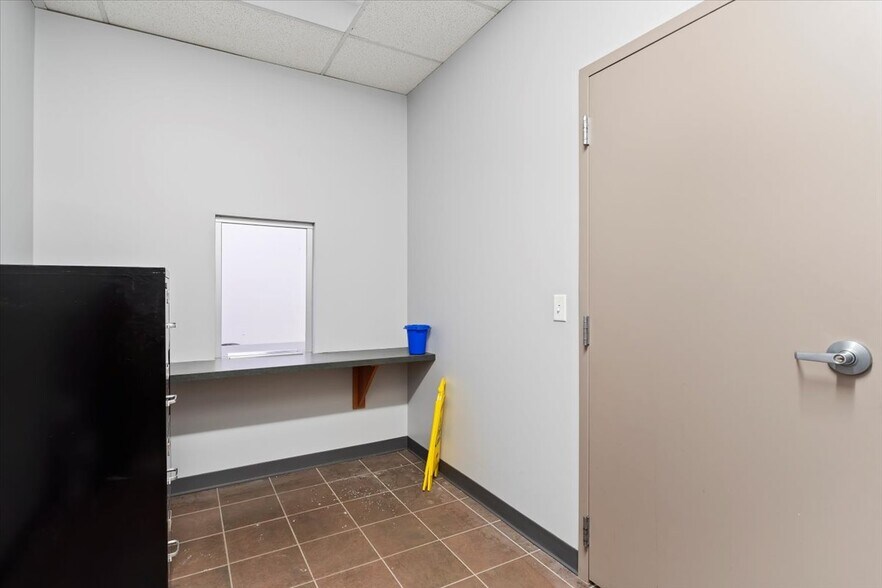 More Photos Of 3087 Washington Blvd, Ogden Freestanding For Sale