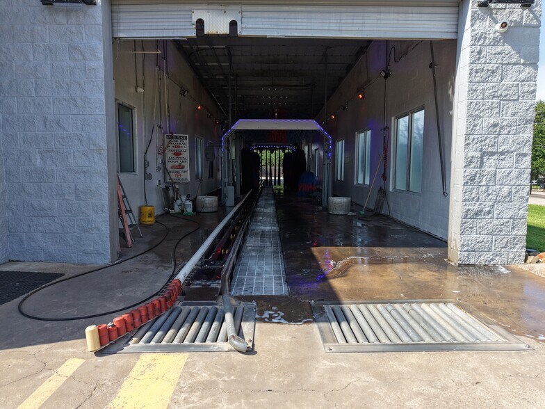 More Photos Of 14440 Highway 105 W, Conroe Carwash For Lease