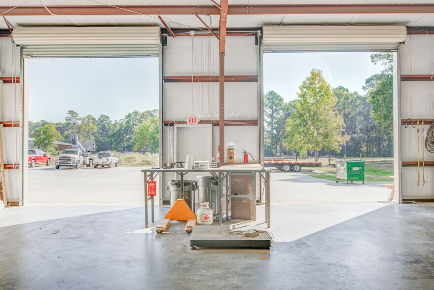 More Photos Of 21265 Blair Rd, Conroe Warehouse For Sale