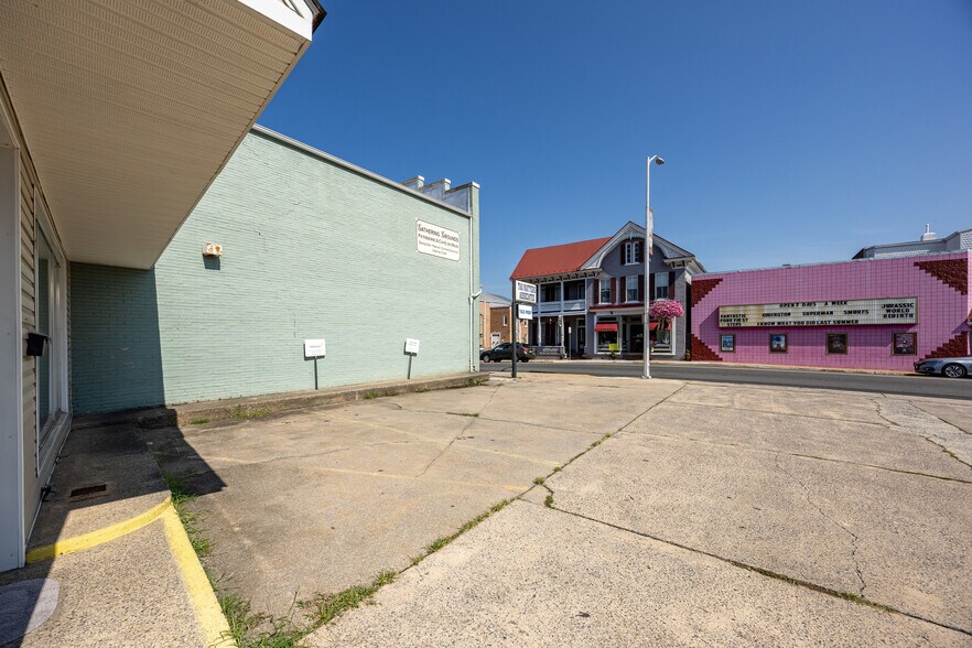 More Photos Of 30 E Main St, Luray Office For Sale