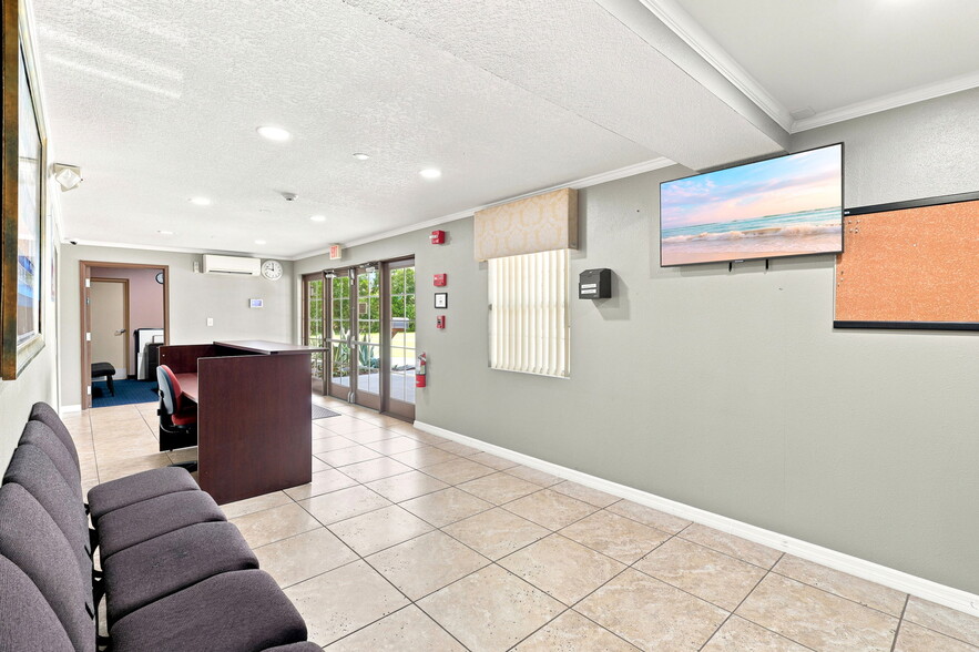 More Photos Of 3075 N Goldenrod Rd, Winter Park Religious Facility For Sale