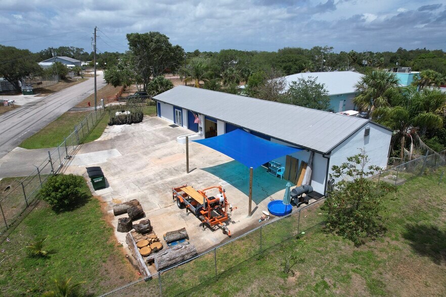 More Photos Of 6820 Woodmere Rd, Sebastian Light Distribution For Sale