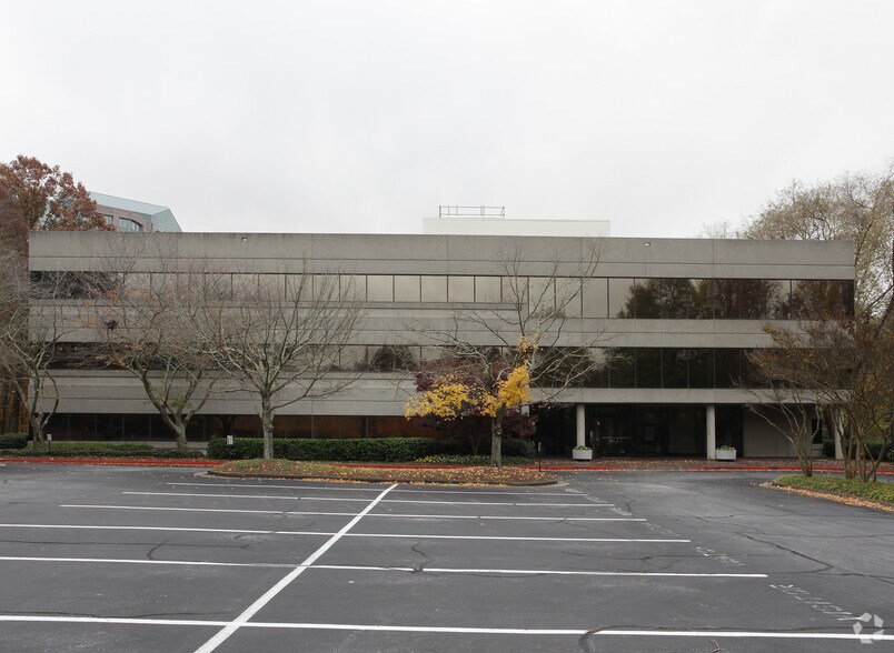 More Photos Of 150 Interstate N Pky SE, Atlanta Office For Lease