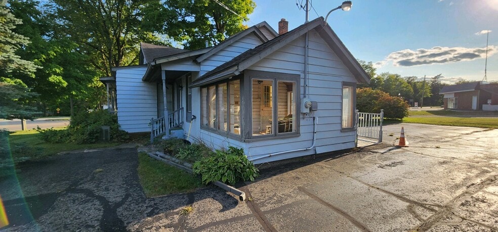 More Photos Of 545 E Main St, Pinckney Office Residential For Sale