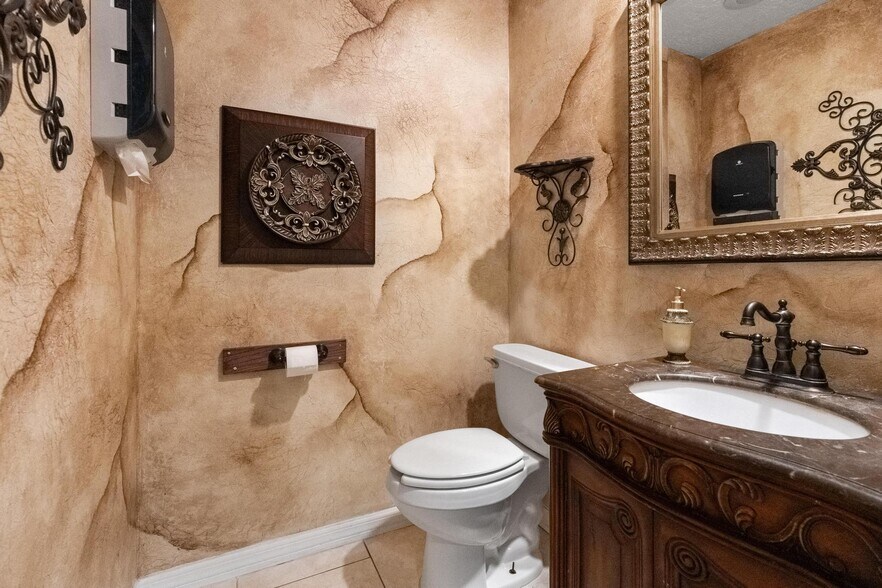 More Photos Of 4900 N 33rd Ave, Saint Petersburg Medical For Sale