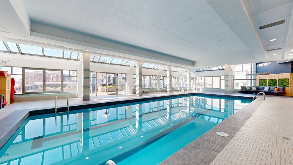 Primary Photo Of 1555 Rue Peel, Montréal Office For Lease