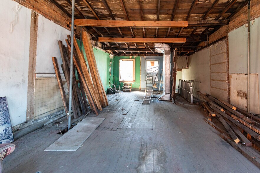 More Photos Of 115 W Saratoga St, Baltimore Storefront Retail Residential For Sale