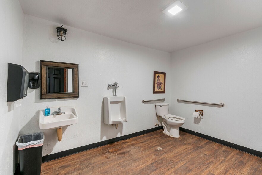 More Photos Of 3449 Swan Valley hwy, Irwin Bar For Sale