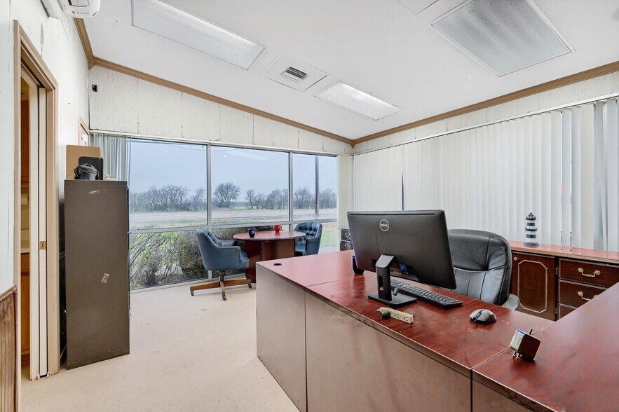 More Photos Of 18987 W US Highway 82, Sherman Industrial For Sale