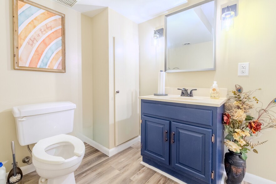 More Photos Of 990 Greensburg Pike, East Pittsburgh Office For Lease