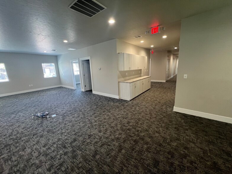 More Photos Of 1921 E Overland Rd, Meridian Office For Lease