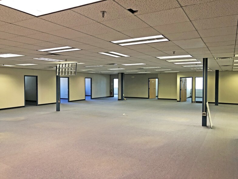 More Photos Of 7 Henry Clay Dr, Merrimack Office For Lease