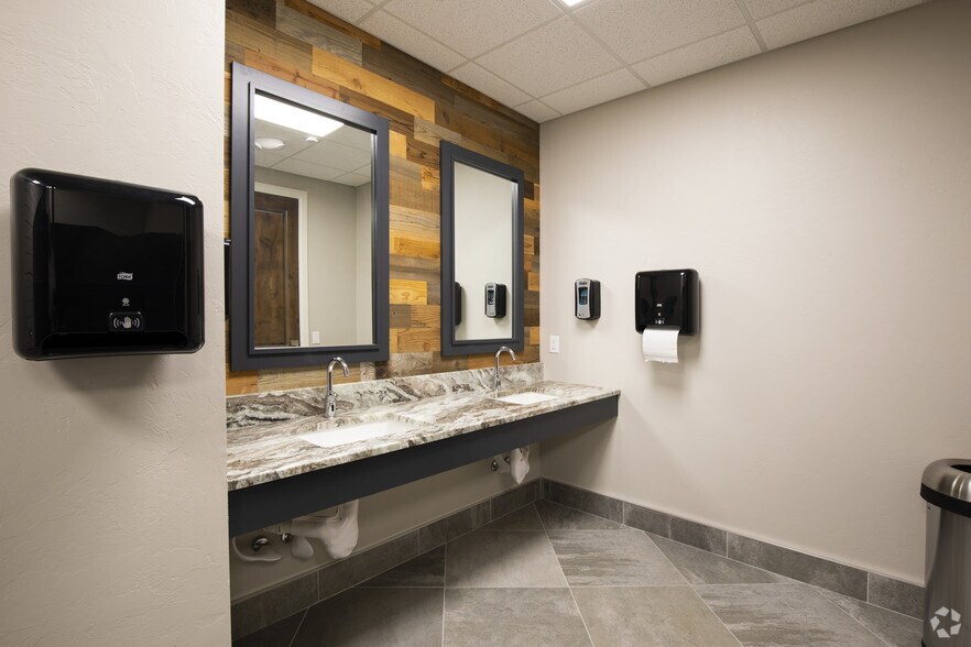 More Photos Of 401 S Coltrane Rd, Edmond Medical For Lease