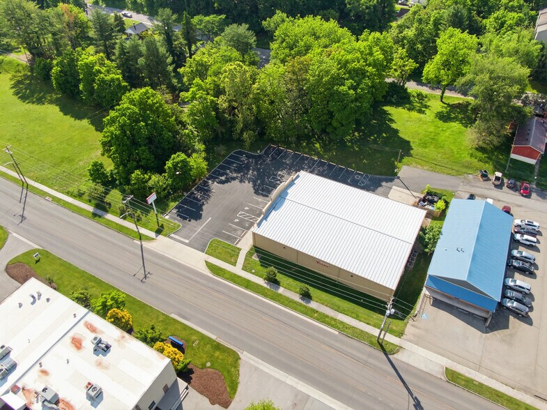 More Photos Of 800 W Main St, Radford Freestanding For Sale