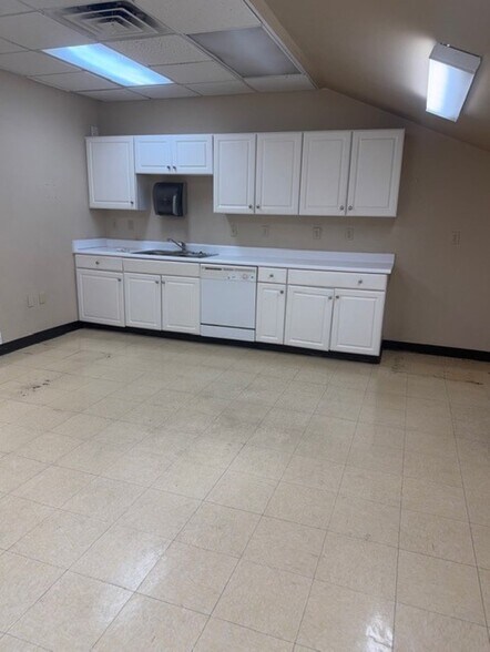 More Photos Of 225 Terrace Ave, Huntington Office For Lease