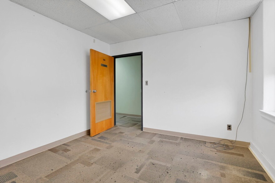 More Photos Of 300 E Auburn Ave, Springfield Office For Sale