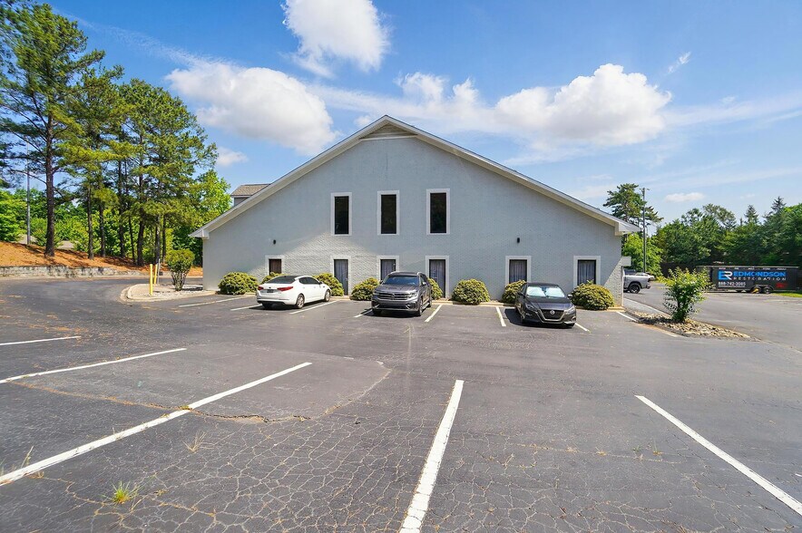 More Photos Of 1974 Carolina Place Dr, Fort Mill Light Distribution For Lease