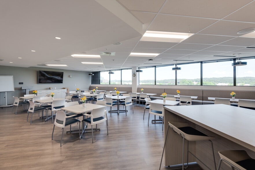 More Photos Of 44 Vantage Way, Nashville Office For Lease