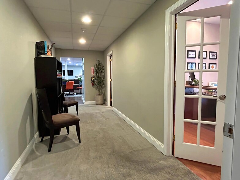 More Photos Of 111 Centerville Rd, Lancaster Office For Lease