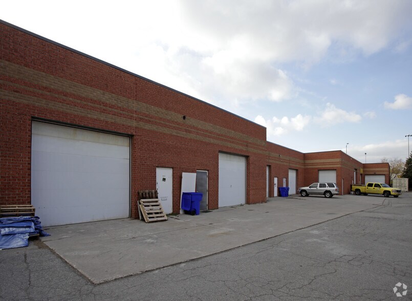 More Photos Of 1151 S Service Rd W, Oakville Showroom For Lease