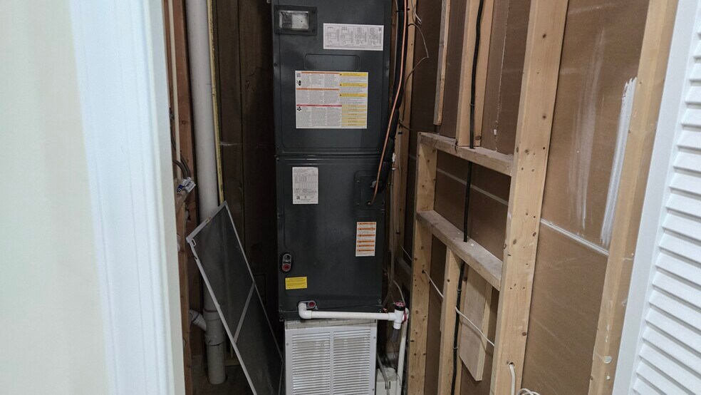 More Photos Of 592 Old Town Mall, Baltimore Storefront Retail Residential For Sale