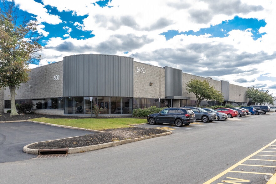 More Photos Of 600 Corporate Ct, South Plainfield Light Distribution For Lease