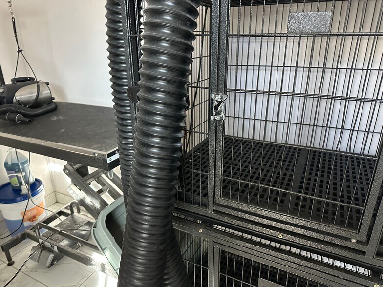 More Photos Of 6188 S Sandhill Rd, Las Vegas Veterinarian Kennel For Sale