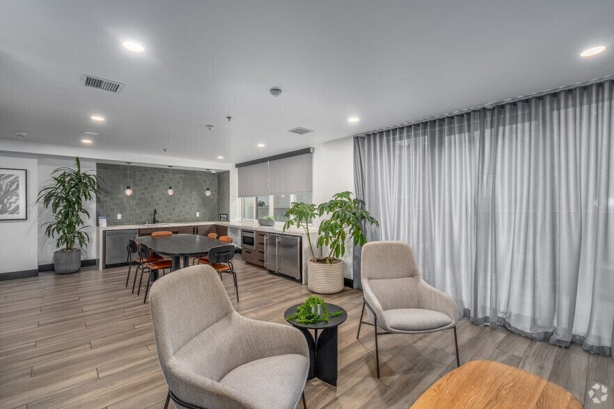 More Photos Of 104 12th Ave, Seattle Apartments For Lease
