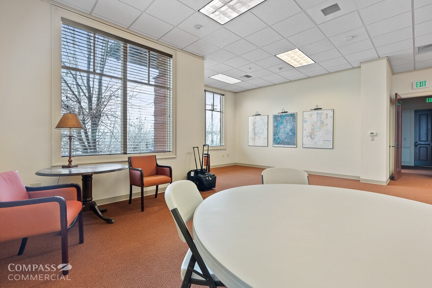 More Photos Of 735 SW 6th St, Redmond Office For Lease