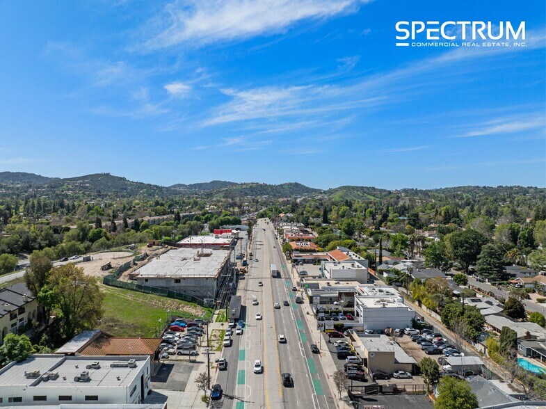 More Photos Of 23018 Ventura Blvd, Woodland Hills Medical For Sale