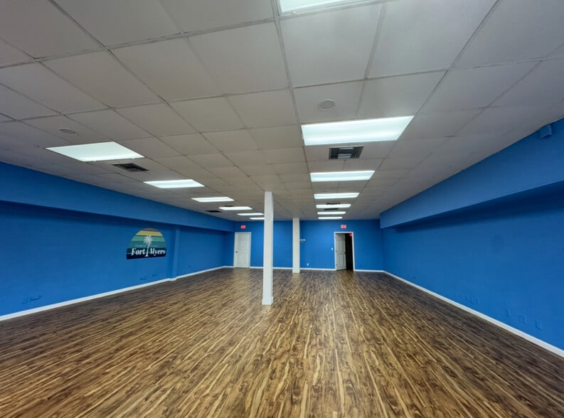 More Photos Of 7050 Winkler Rd, Fort Myers Restaurant For Lease