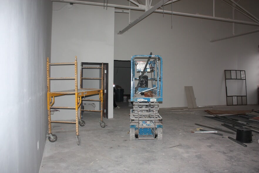 More Photos Of 1737 NW 5th St, Oklahoma City Warehouse For Lease