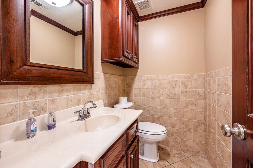 More Photos Of 1340 Highway 3 S, League City Freestanding For Sale