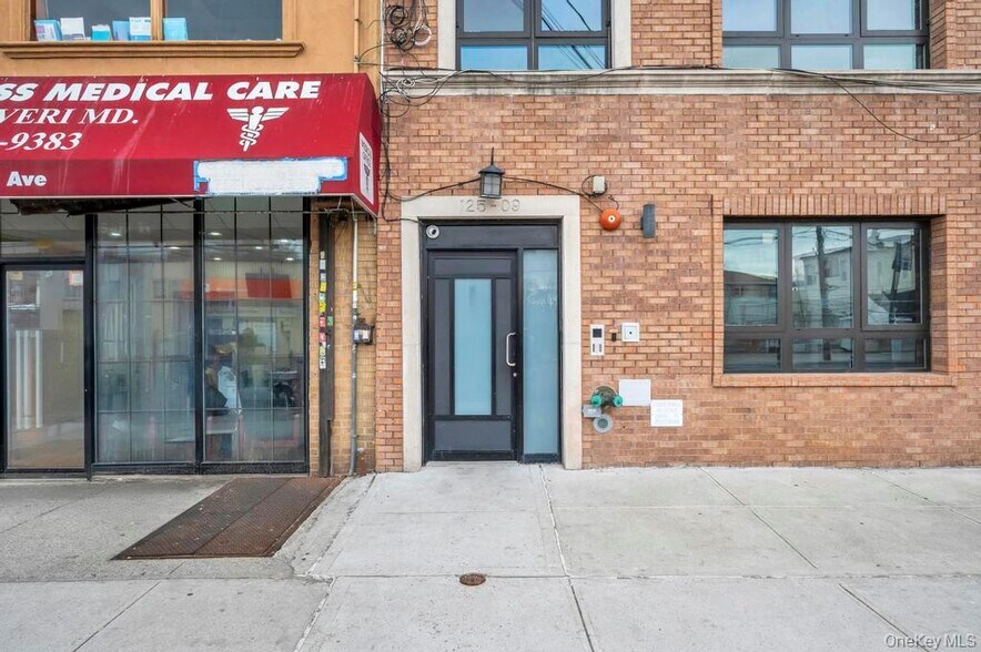 More Photos Of 12511 101st Ave, South Richmond Hill Apartments For Sale