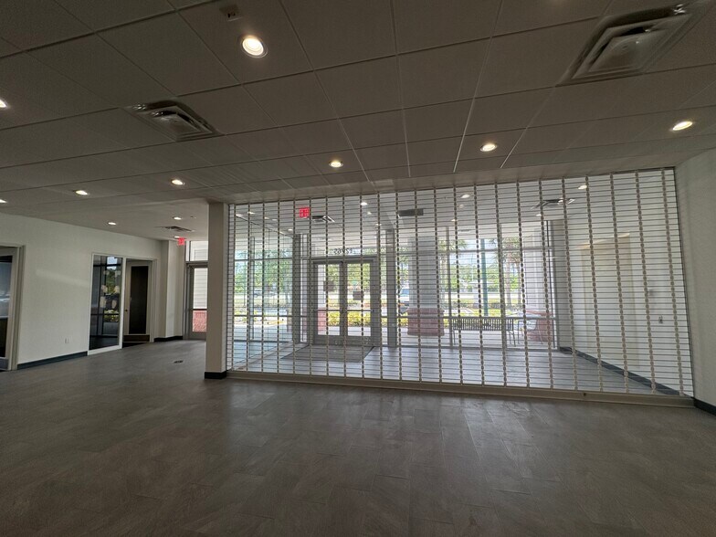 More Photos Of 12965 Collier Blvd, Naples Bank For Lease