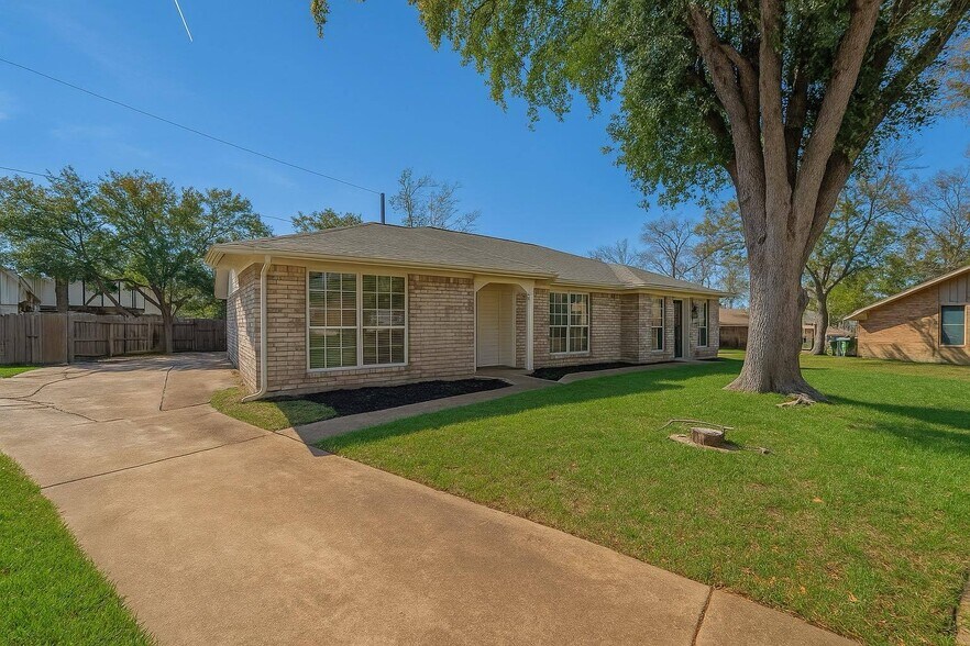 More Photos Of 7315 Housman, Houston Specialty For Sale