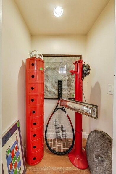 More Photos Of 918 N Ashland Ave, Chicago General Retail For Lease