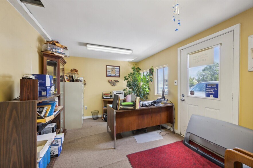 More Photos Of 100 Penn St, Lansdale Warehouse For Sale