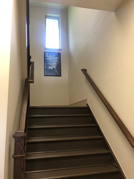 More Photos Of 501 Valleybrook Rd, McMurray Loft Creative Space For Lease