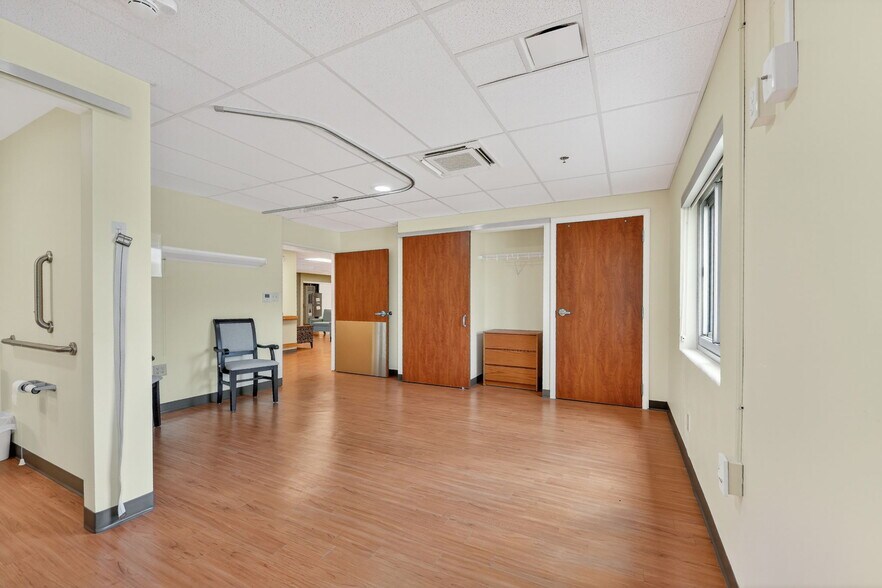 More Photos Of 106 Hospital Dr, Smithville Assisted Living For Sale