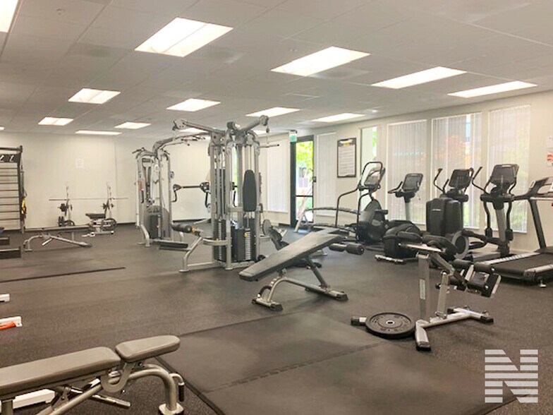 More Photos Of 2479 E Bayshore Rd, Palo Alto Office For Lease