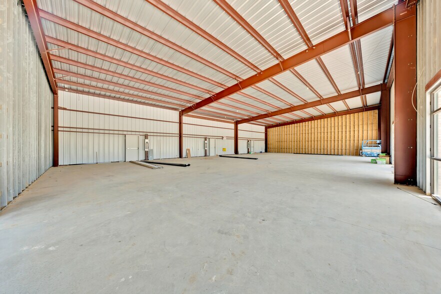 More Photos Of 410 Interstate 30 Frontage Rd., Mount Vernon General Retail For Lease