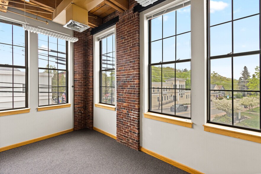 More Photos Of 2 Storer St, Kennebunk Office For Lease
