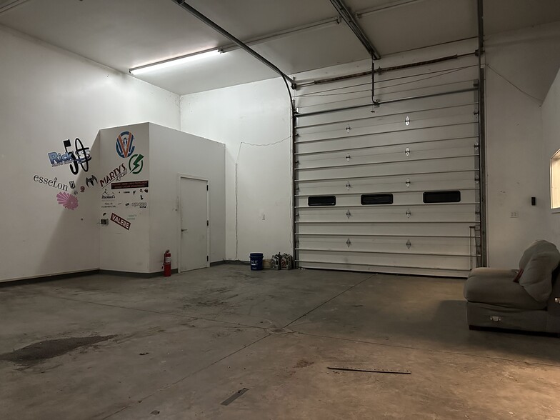 More Photos Of 733-759 Memorial Ave, West Springfield Showroom For Sale