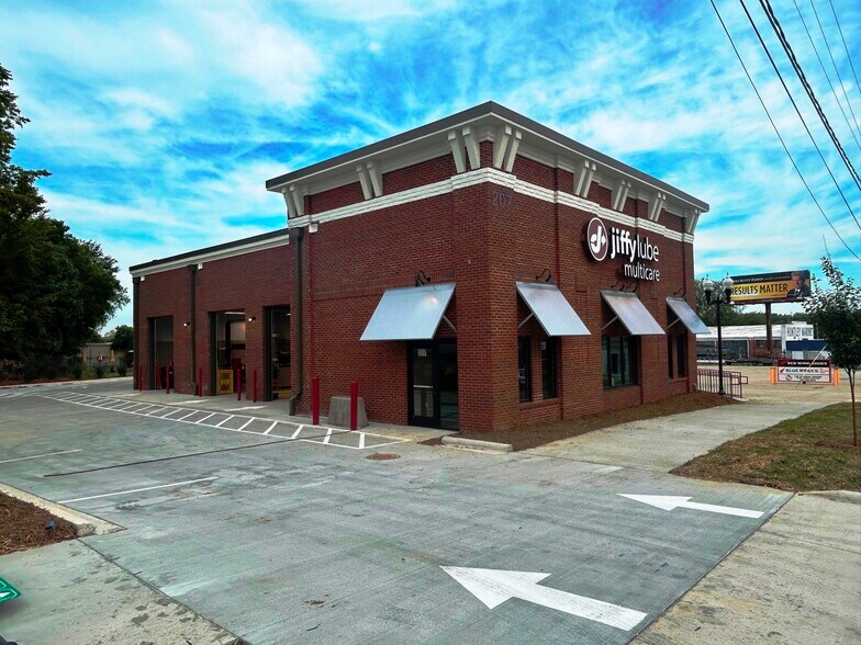 More Photos Of 207 N Polk St, Pineville Auto Repair For Sale