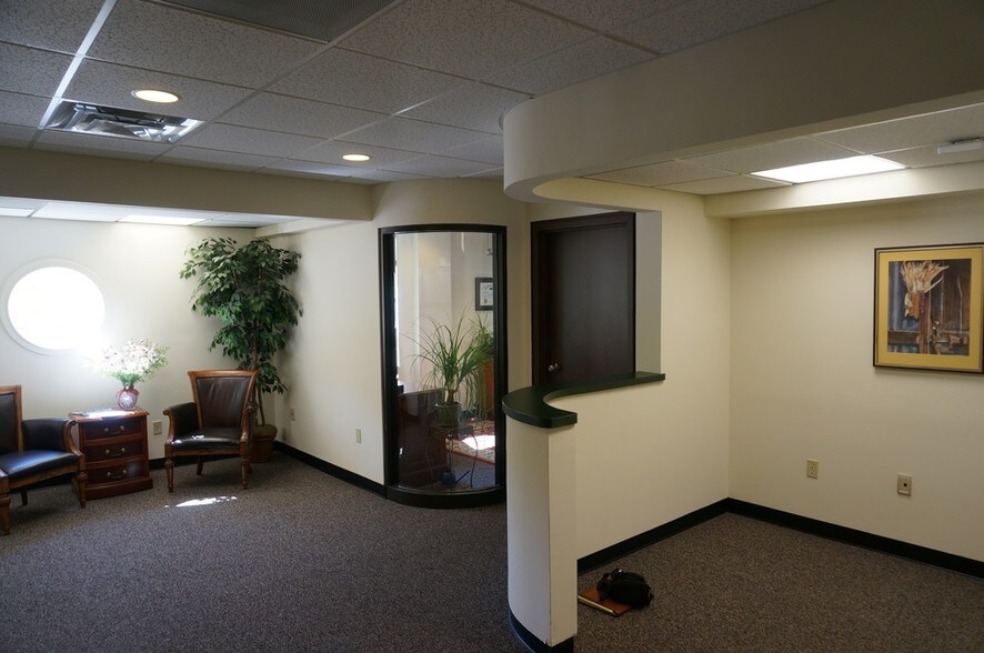 More Photos Of 6600 Clough Pike, Cincinnati Office For Sale