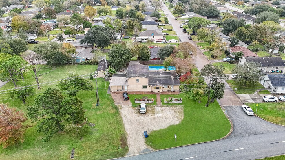 More Photos Of 1804 36th St N, Texas City Multifamily For Sale