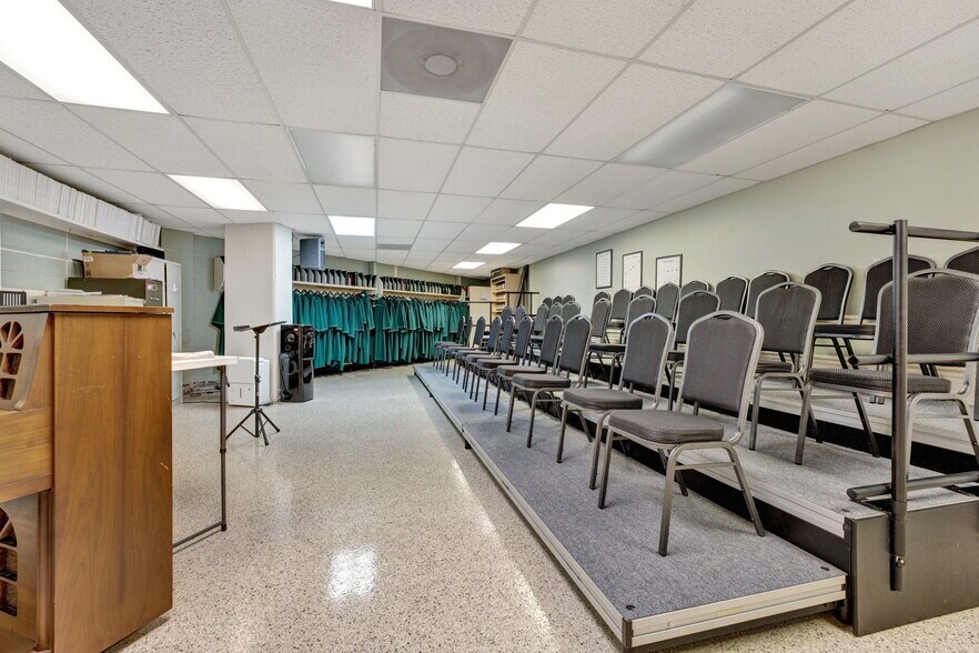 More Photos Of 3232 Covington Pike, Memphis Religious Facility For Sale