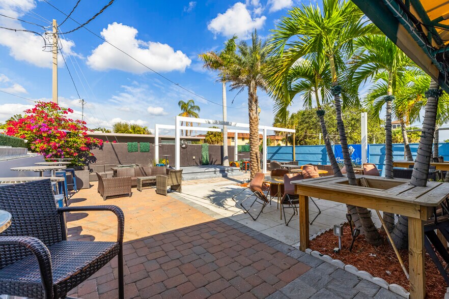 More Photos Of 502-504 Lucerne Ave, Lake Worth Restaurant For Lease