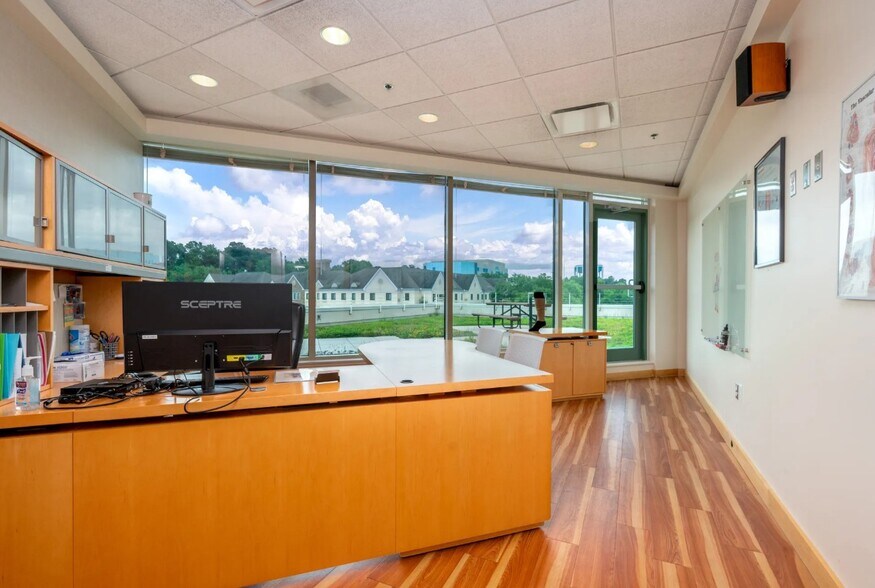 More Photos Of 8860 Columbia 100 Pkwy, Columbia Medical For Sale